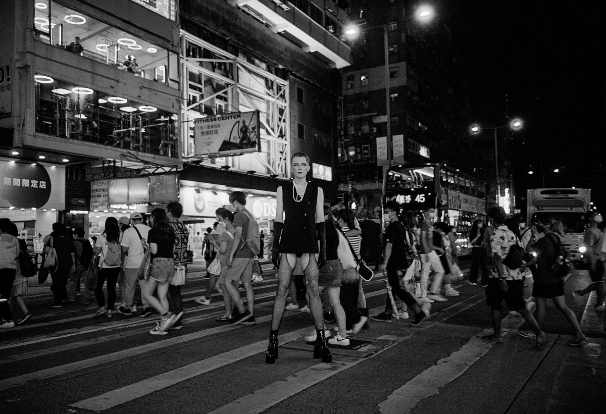Kasper_Forest_'s tweet photo. It’s important to step out and be brave and authentically yourself because it can encourage others to dig deep and discover who they are or want to be. I love that about the scene in Hong Kong, we’re all lifting each other up.

#blackandwhitephotography 
#streetphotography https://t.co/dRVmNm1gSJ