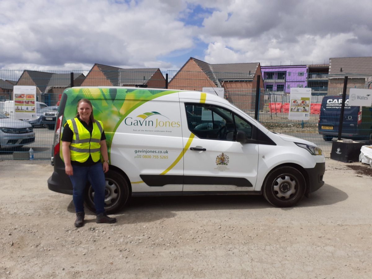 nurturegroup_uk's tweet photo. Diane 'Mucky Hands' Basnett enjoyed a brilliant day out supporting @WatesGroup giving the Middleton Primary School Gardening Club a lesson in looking after #planters! 

Great work everyone and great to see the next generation of gardeners in action! #ThrostleRec #community #ESG https://t.co/BpsxBpC3TS