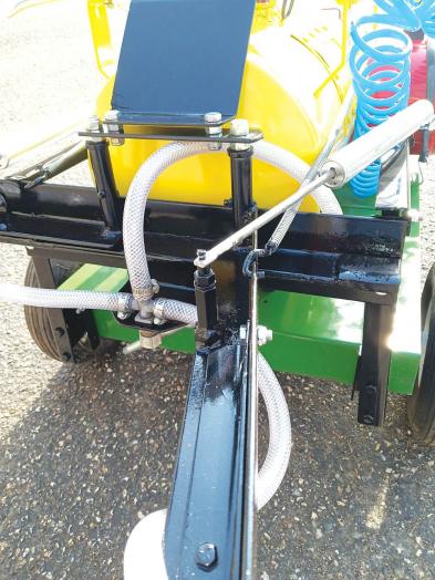 FarmShow's tweet photo. Retired engineer and lifelong tinkerer Tony Bunniss built a pressurized lawn sprayer to make treating his large lawn easier. #lawn #sprayer #pressurized #landscaper #madeitmyself https://t.co/bqzAWYEQeo https://t.co/G84ZXT7fjx