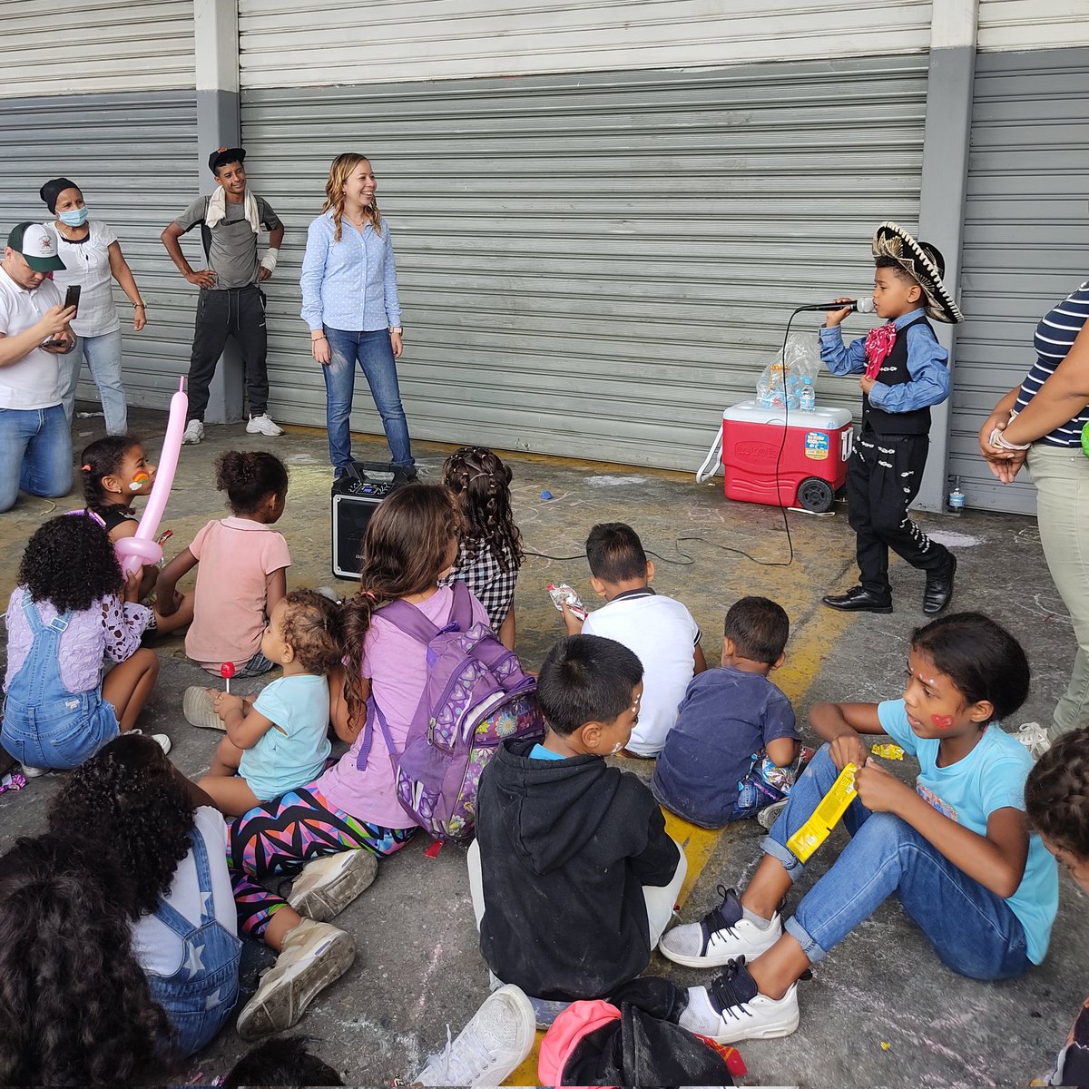 xiomarasierra's tweet photo. 2/2 Día del niño en Petare
Gracias a @SaReVenezuela, Dra. @GiselmarSoto, @sonrisas2009 @davidrojas1988, @FGaranton
#venezuelatierradegracia
#ucvistaconlascomunidades
#Koyobo
#draSonrisa
#Agualpes
#casacanela
#StMoritzve
@Mabel98354024
Por apoyar a la niñez y hacerlo posible https://t.co/aChe3e4IIW