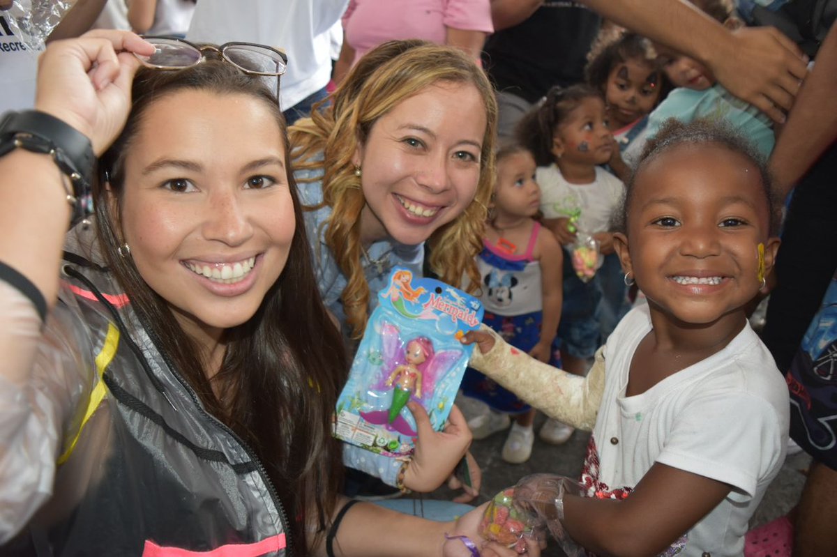 xiomarasierra's tweet photo. 2/2 Día del niño en Petare
Gracias a @SaReVenezuela, Dra. @GiselmarSoto, @sonrisas2009 @davidrojas1988, @FGaranton
#venezuelatierradegracia
#ucvistaconlascomunidades
#Koyobo
#draSonrisa
#Agualpes
#casacanela
#StMoritzve
@Mabel98354024
Por apoyar a la niñez y hacerlo posible https://t.co/aChe3e4IIW