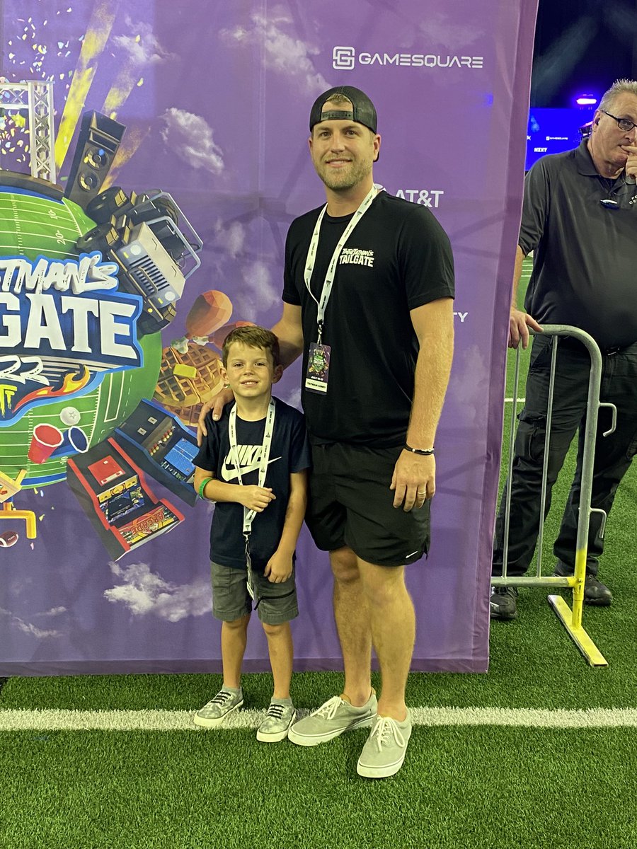 joonesyyy's tweet photo. Had a blast at #TatmanTailgate https://t.co/a4kcLS9Pko