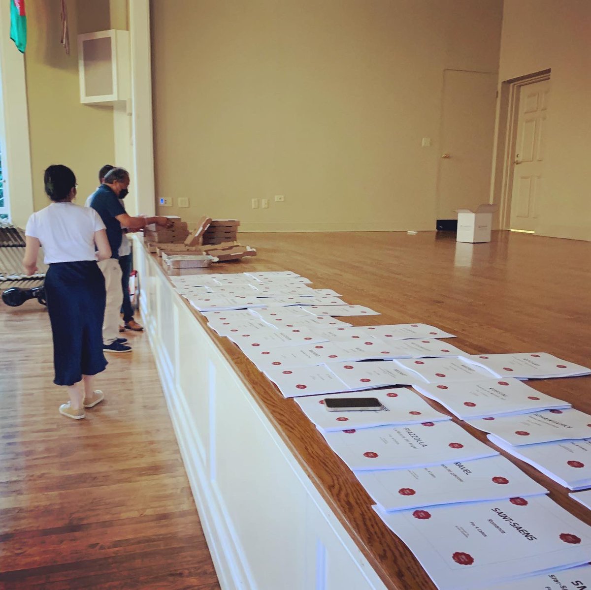 OpusCello's tweet image. We donated our entire cello ensemble sheet music collection to the @TanglewoodMA Music Center Library and will update it as the years go by. The fabulous @YoYo_Ma spent an evening sharing food and music with TMC and @BostonSymphony cellists to celebrate.