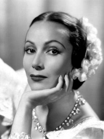 Elsa Ortiz dará vida a la legendaria actriz Dolores del Río en la serie #MaríaFélixLaDoña, la nueva producción de Carmen Armendáriz, que llegará a la plataforma @ViX_plus este JUEVES 21 DE JULIO @Elsaortizr90 @c_armendariz