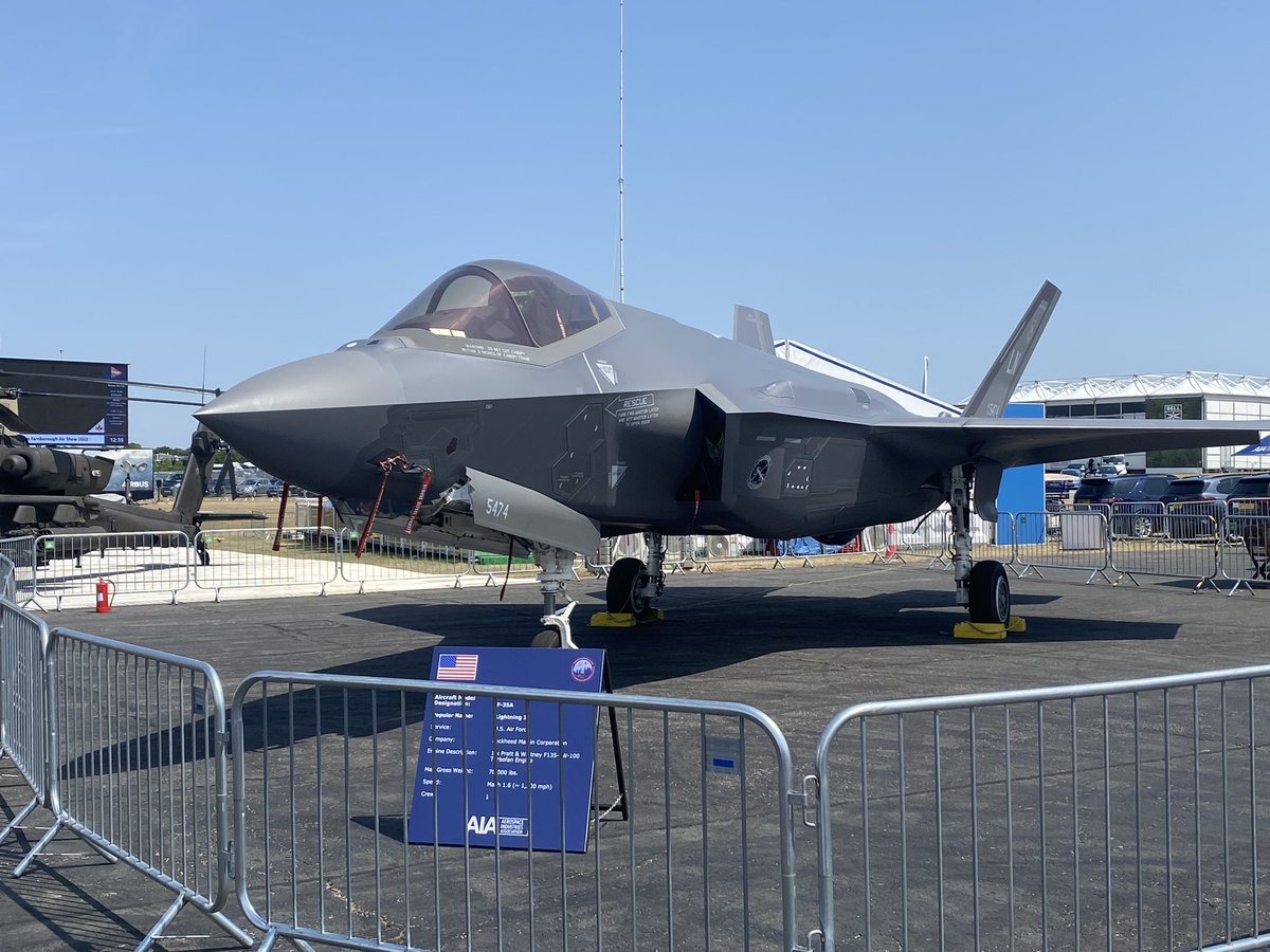 LongpreMario's tweet photo. Quel plaisir de retrouver les acteurs de l’industrie de l’aéronautique, de la défense et de l’espace en présentiel au @FIAFarnborough avec @AeroMontreal.   
#FIA2022 #PwC_Canada https://t.co/12EF7R28Cx