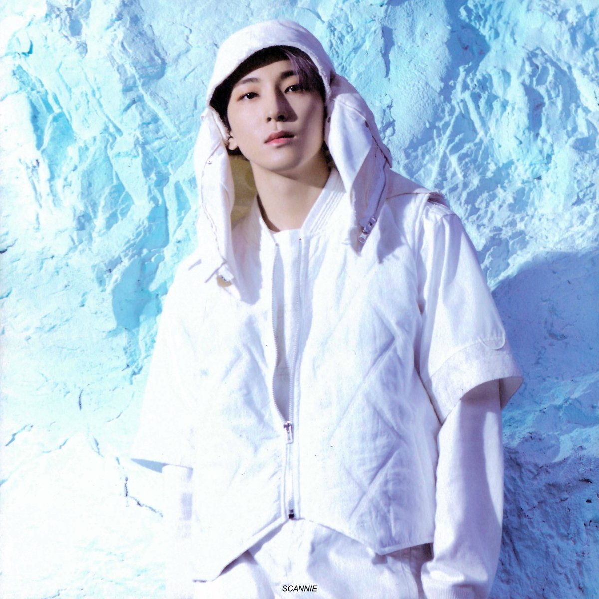 iam_scannie's tweet photo. SECTOR 17 NEW HEIGHTS Ver. 포토북 자켓
#원우 스캔 1 https://t.co/9WfFhQqLCG
