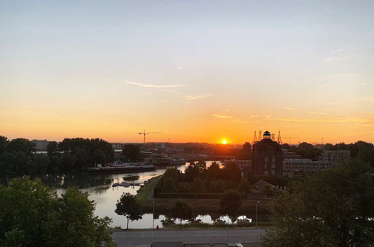 In eigen stad lekker op pad? 
Stuur ons je mooiste foto van Dordrecht en win een Gewoon Dordt-schaap! Je foto kunnen we gebruiken op onze socials of website om te laten zien hoe mooi ons eiland is. 

Stuur je foto in via fotowedstrijd@gewoondordt.nl.