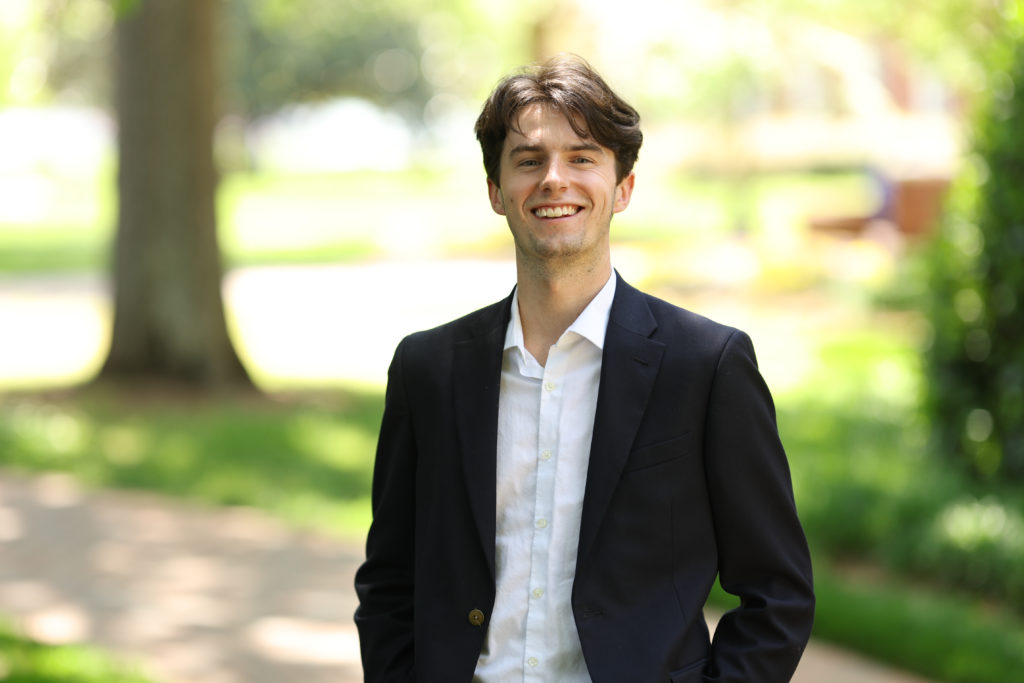 humanatfurman's tweet photo. FHC Who We Are Spotlight -- Blake Dickerson, majored in English Lit and Language and graduated May '22 from Furman. Grateful for Blake's service on the FHC Student Board!

#furmanuniversity #funews #whoweare #teachforamerica #humanities #globalhumanities #teacher #englishlit https://t.co/qhQ0IS1E44