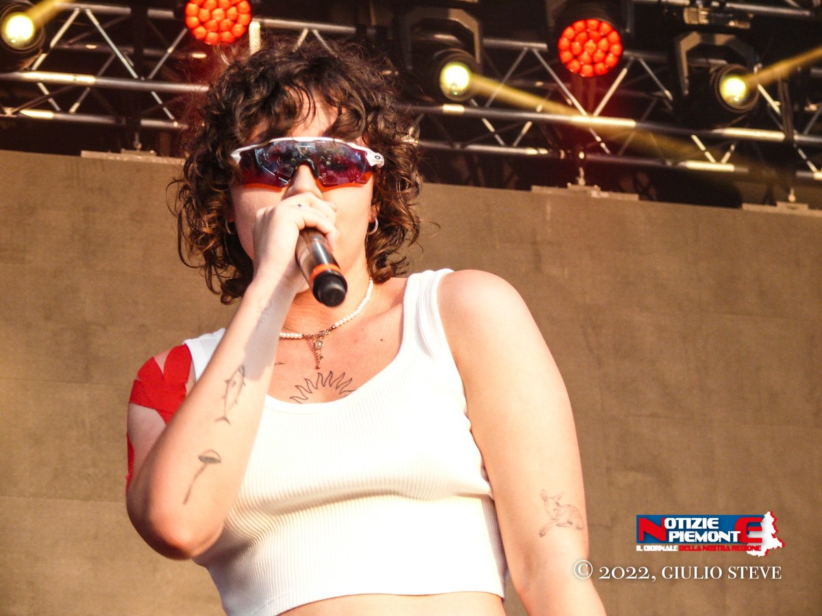 #Photogallery Il concerto di #madameweb a @Collisioni #alba Piazza Medford 16 luglio 2022 @VeronicaSisinni #Live #concerti #Musica #notiziepiemont #newsNP notiziepiemonte.it/index.php/gall…