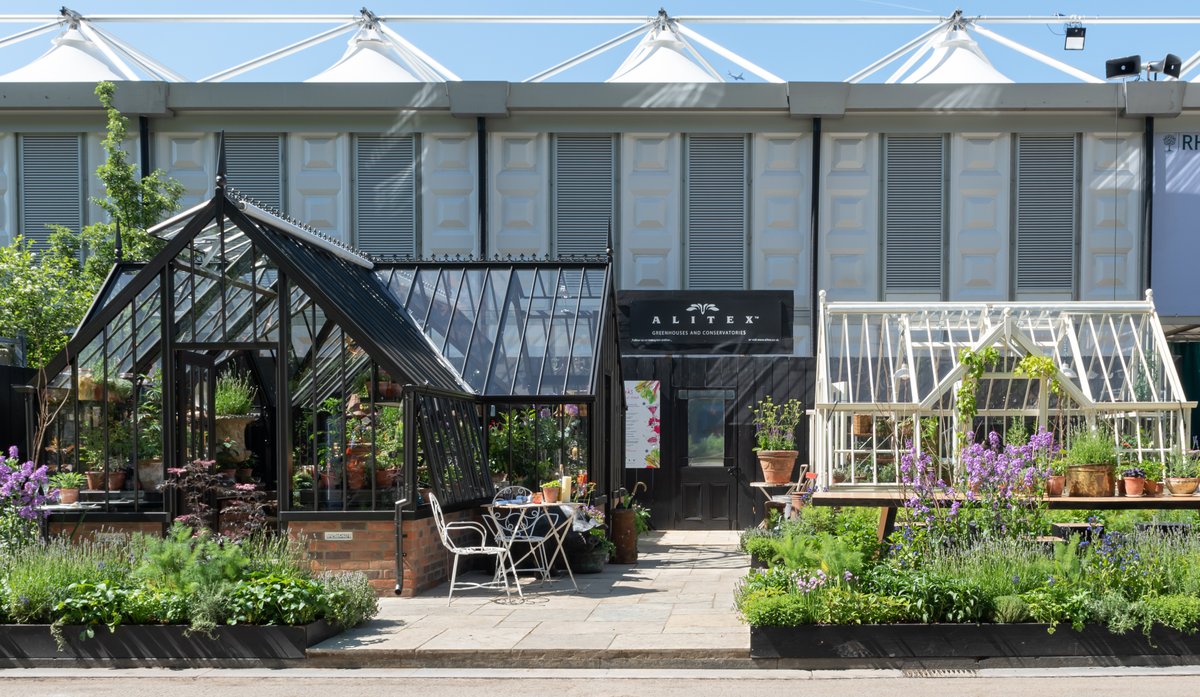 Gardens Illustrated has written a fantastic piece on what to grow in your greenhouse this season. Along with a feature of our Chelsea Flower Show 2022 greenhouses #greenhousegoals #alitexgreenhouse #victoriangreenhouse #growyourown

gardensillustrated.com/garden-advice/…