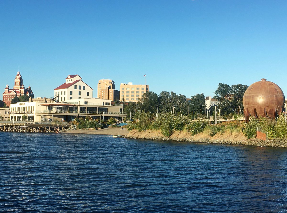 Happy Washington Summer! This weather just keeps getting better. What better way to experience it than with a Sunset History Cruise around Bellingham Bay tomorrow evening? Join us on the "Victoria Star 2" for this wonderful event. Click her for more info: ow.ly/utzt50JX7Ui