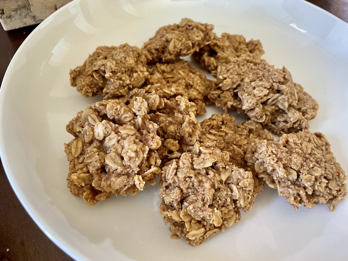 cookafterclass's tweet photo. Peanut Butter Oatmeal Breakfast Cookies...mmmm😋...craving PB lately, these hit the spot! https://t.co/SSKrVt6skA #breakfast #HealthyFood #PBcraving https://t.co/993485bPjX