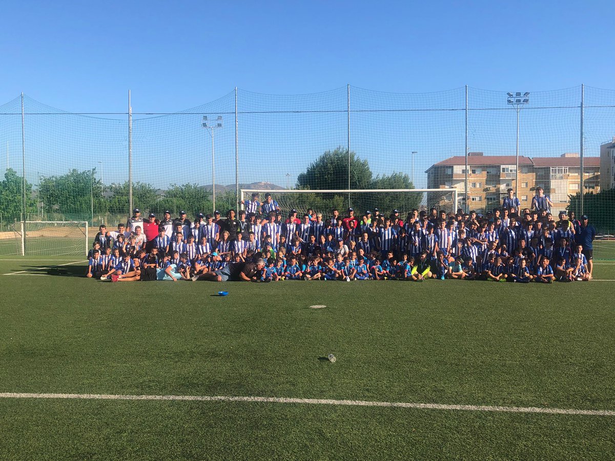 CDLaPuerta_CT's tweet photo. ⚽⚽ En C. D. LAPUERTA no sólo se aprende a jugar al fútbol, también de enseñan otros valores: 

✅ COMPAÑERISMO

✅ TRABAJO EN EQUIPO

✅ UNIÓN

✅ HUMILDAD

✅ SACRIFICIO

✅ RESPETO

✅ RESPONSABILIDAD

✅ HONESTIDAD

💙🤍💙 Ven y únete a nuestro Club💙🤍💙

#YosoydeLaPuerta https://t.co/PGv84UmpY2