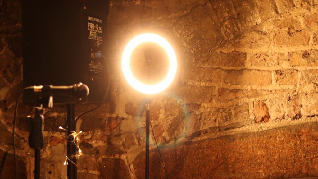 GaelGAIRI's tweet image. Tá GaelGÁIRÍ OCHT mbliana ar an bhfód. Cé a chreidfeadh é!

Muid ag dul ó neart go neart le déanaí le fuirseoirí iontacha úra ar nós @hughcarrhere Louisa Ní Éideáin  @SiomhaH 

Bígí i dteagmháil má theastaíonn uaibh seit a dhéanamh, nó an oíche a chur ar siúl i do cheantar/féile