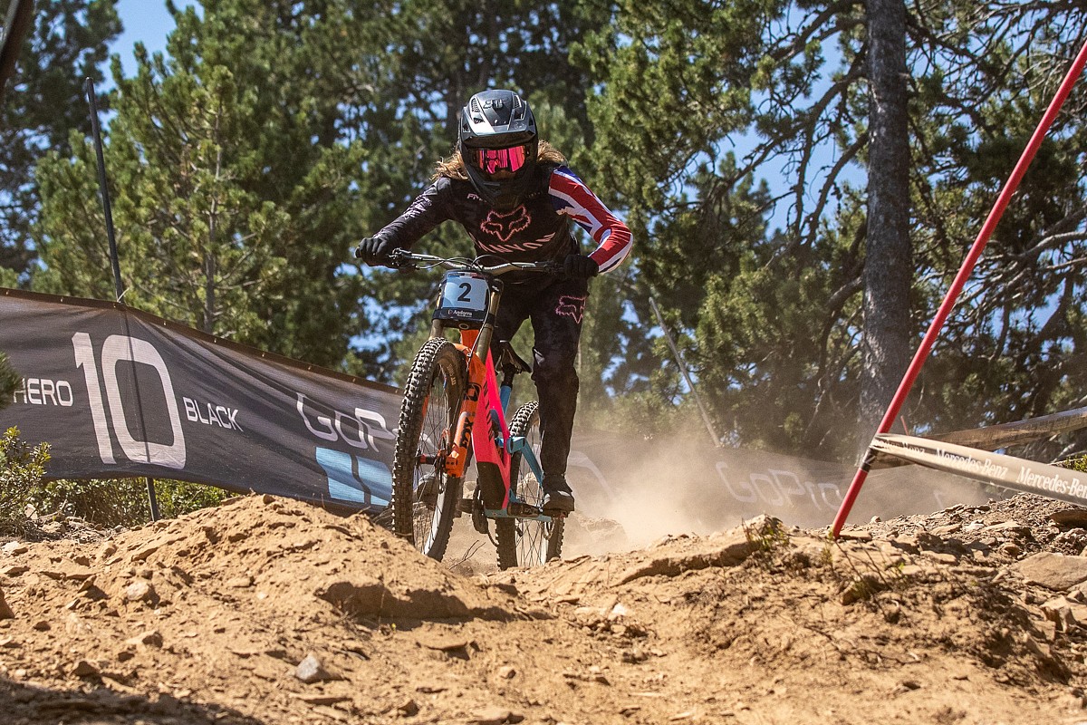 CanyonUK's tweet photo. Huge Congratulations to Phoebe Gale from @fmdracing who smashed the Women's Junior DH event! Going on to take the🥇at the @UCI_MTB world cup in Andorra over the weekend!! Well Done Phoebe!! 

📷Jack Rice https://t.co/hwCsMhtjvp