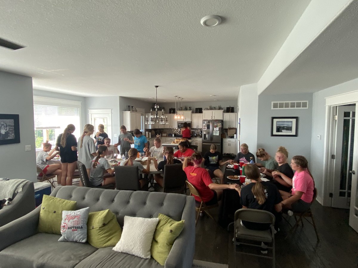 rjcubhawk's tweet photo. Let’s go get it @AdmSoftball #pregamemeals https://t.co/zt5S2hEwbc