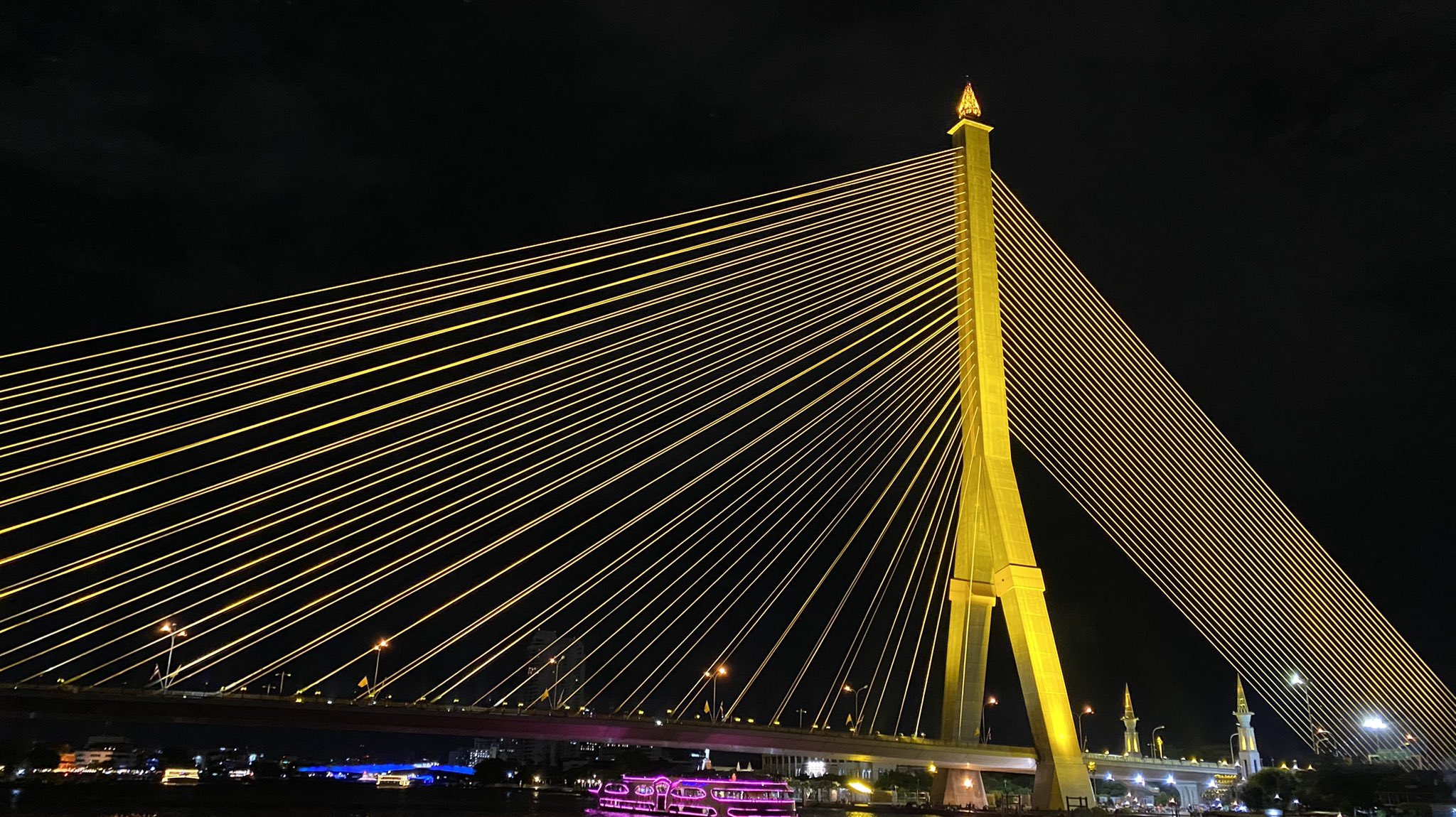 تويتر Kristsingto Japanfcサブ垢 على تويتر ラマ8世橋での夜景に胸を熱くさせたままホテルに戻りバスツアーは解散となりましたが もう少しだけお散歩やおみやげの紹介をさせてください T Co Gc5c4fj3eb