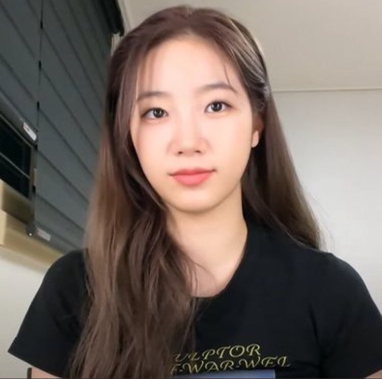 lsrfgrmgirl's tweet photo. Kazuha talks about Garam

"When I first met her, I was so impressed by her beauty. She was dressed like a movie star. While living together, I could get to know her natural side which is so attractive." https://t.co/4kCAuzs7Xy
