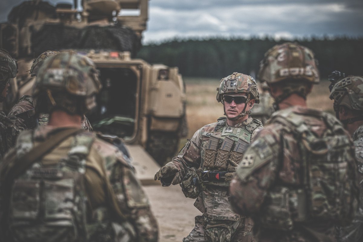 HighSpeedGear's tweet image. &quot;Listen up.&quot;

A squad leader assigned to Chaos Company, 1st Battalion, 68th Armor Regiment, 3rd Armored Brigade Combat Team, 4th Infantry Division conducts a debrief after a live-fire exercise at Drawsko Pomorskie, Poland, July 6, 2022. 

#USArmy #TrainingExercise
