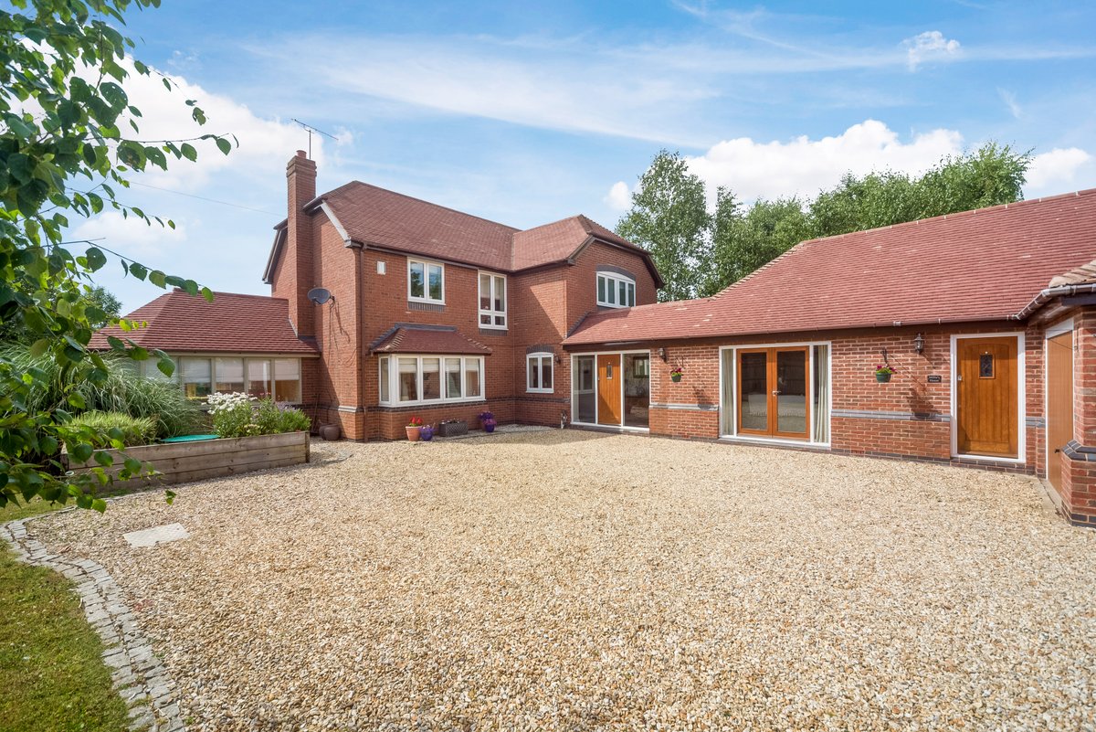 Peter Clarke & Co tweet media