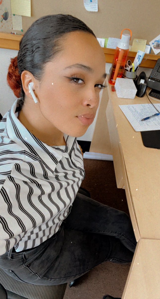 _catpackattack's tweet image. Day dreaming of streaming 🤓 #smallstreamer #SupportSmallStreamers #SmallStreamersCommunity #retrostreamer