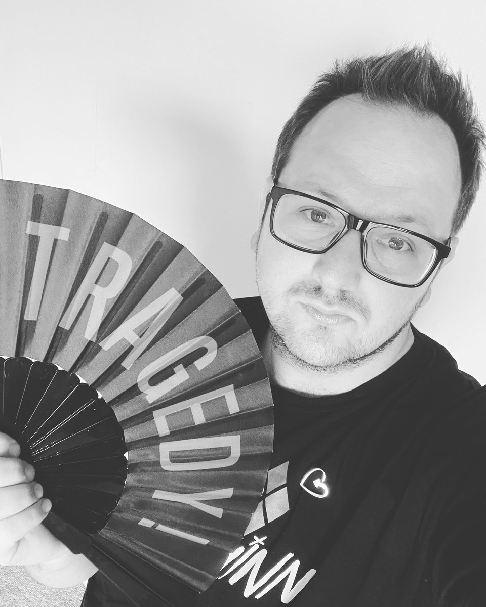 TezzaBelle88's tweet photo. Thank god for my @OfficialSteps fan 🥵
#MonochromeMonday #HappyMonday #MondayVibes #ItsAScorcher #Scorchio @Ianhwatkins @LSLofficial @Faye_Tozer @_ClaireRichards @llatchfordevans https://t.co/xbEcnlJW4q