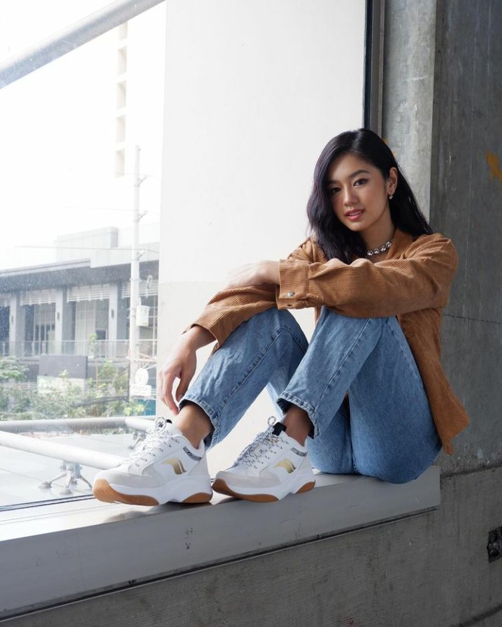 Kaori can pull off cutesy, sexy, sophisticated, and boyish clothes depending on the occasion. Perks of having a versatile visual. She can look younger than her age, look like her age or look mature than her age.

#KaoriOinuma <a href="/kaori_oinuma/">Kaori Oinuma</a>
