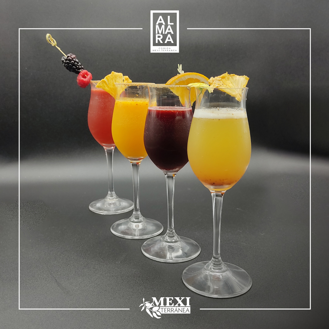 Dentro del origen del mezcal, es interesante conocer porque se le nombra así. La palabra mezcal proviene del náhuatl mexcalli, compuesta por metl (maguey) e ixcalli (cocido). Por tal razón, se llama mezcal, ya que se elabora a partir de la destilación del corazón del maguey.