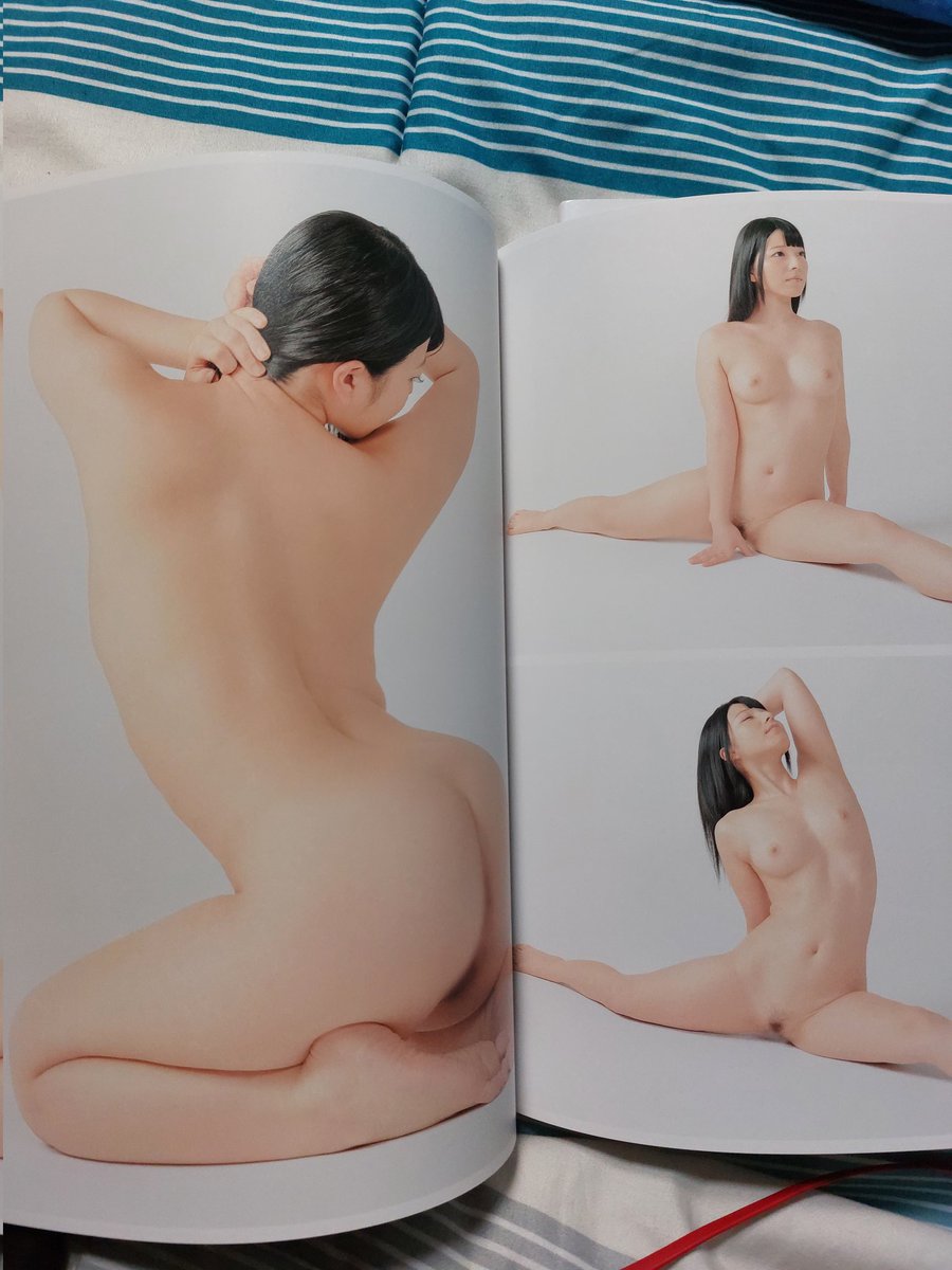 Reference books arrived!!
Self birthday present~
Each book has more than 100 pages filled with a lot of poses from sexy to cute. Loved these editions and looking forward to buy more in the future 🙏✨️