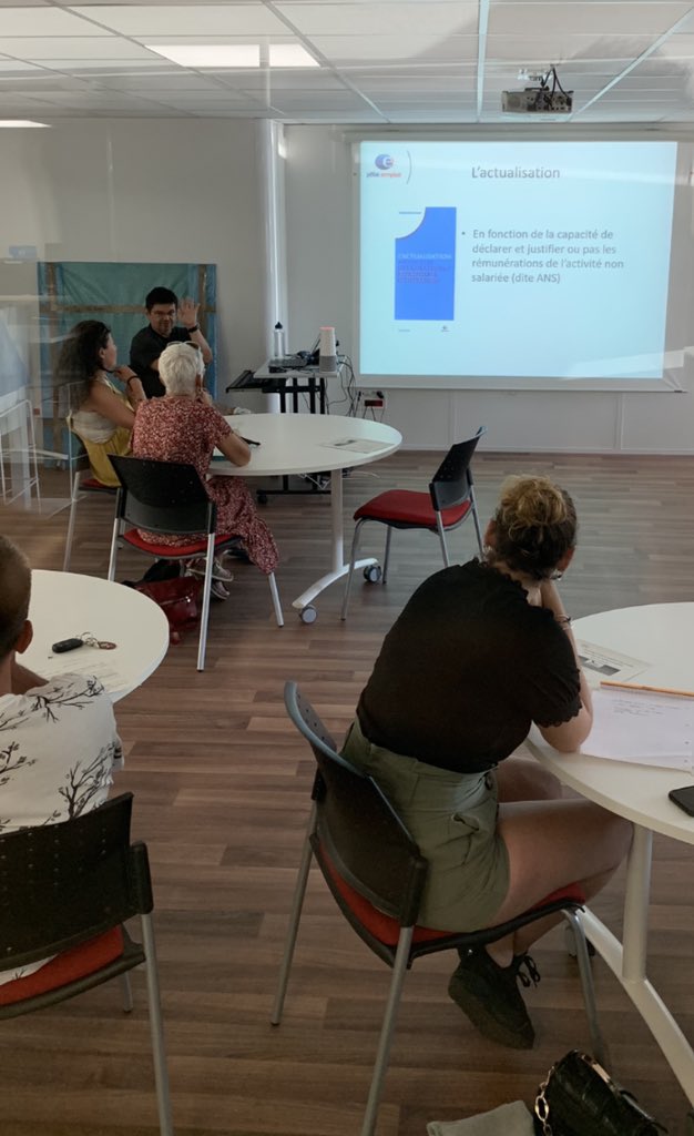 christophe_pe's tweet photo. Cette après-midi à #argeles #poleemploi a eu lieu l’atelier création d’entreprise qui présente les étapes de la création, les partenaires et l’emploi store. Une offre de service pour démarrer et accompagner les idées de nos demandeurs, futurs créateurs. 12 participants satisfaits https://t.co/W80hgdJO0D