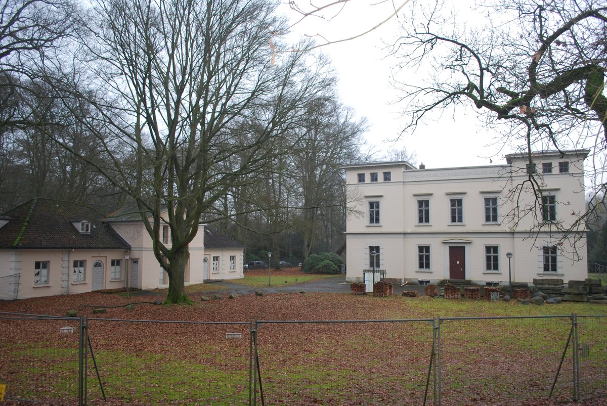 BBVeV's tweet photo. Baurs Park: Sanierung des historischen #Katharinenhof|s in #Blankenese kann weitergehen und soll in 2 Jahren abgeschlossen sein. Das Ende ist absehbar. Vielen Dank an @ADressel  /LIG für Abschluss einer Sanierungsvereinbarung mit der Käuferin. #BaursPark https://t.co/PeOx6bQzsm https://t.co/gkQIf1zX0q