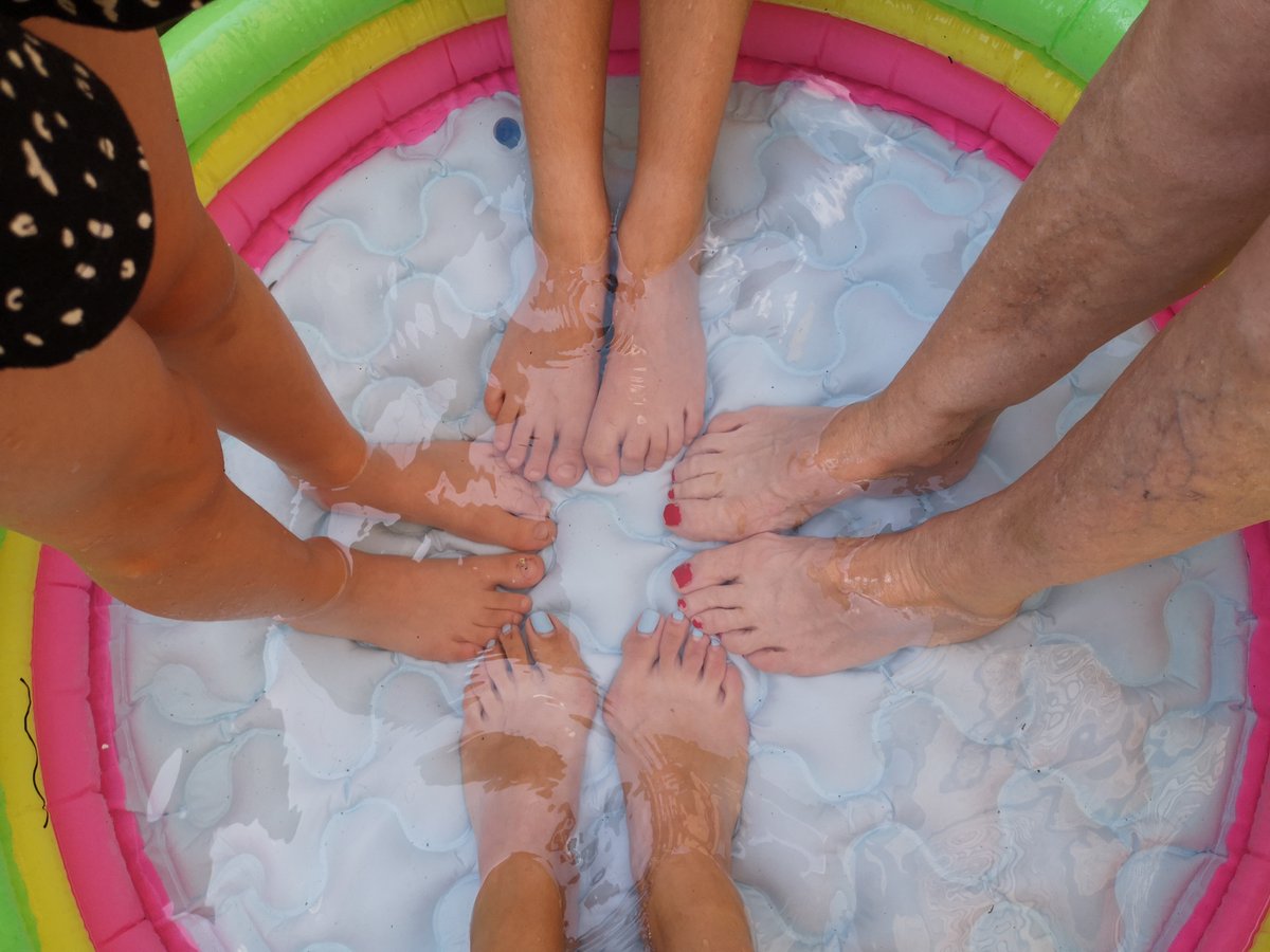 lornahunting's tweet image. Cooling off in style in Stamford, Lincs, UK. 35 degrees today. #authorslife #atplay