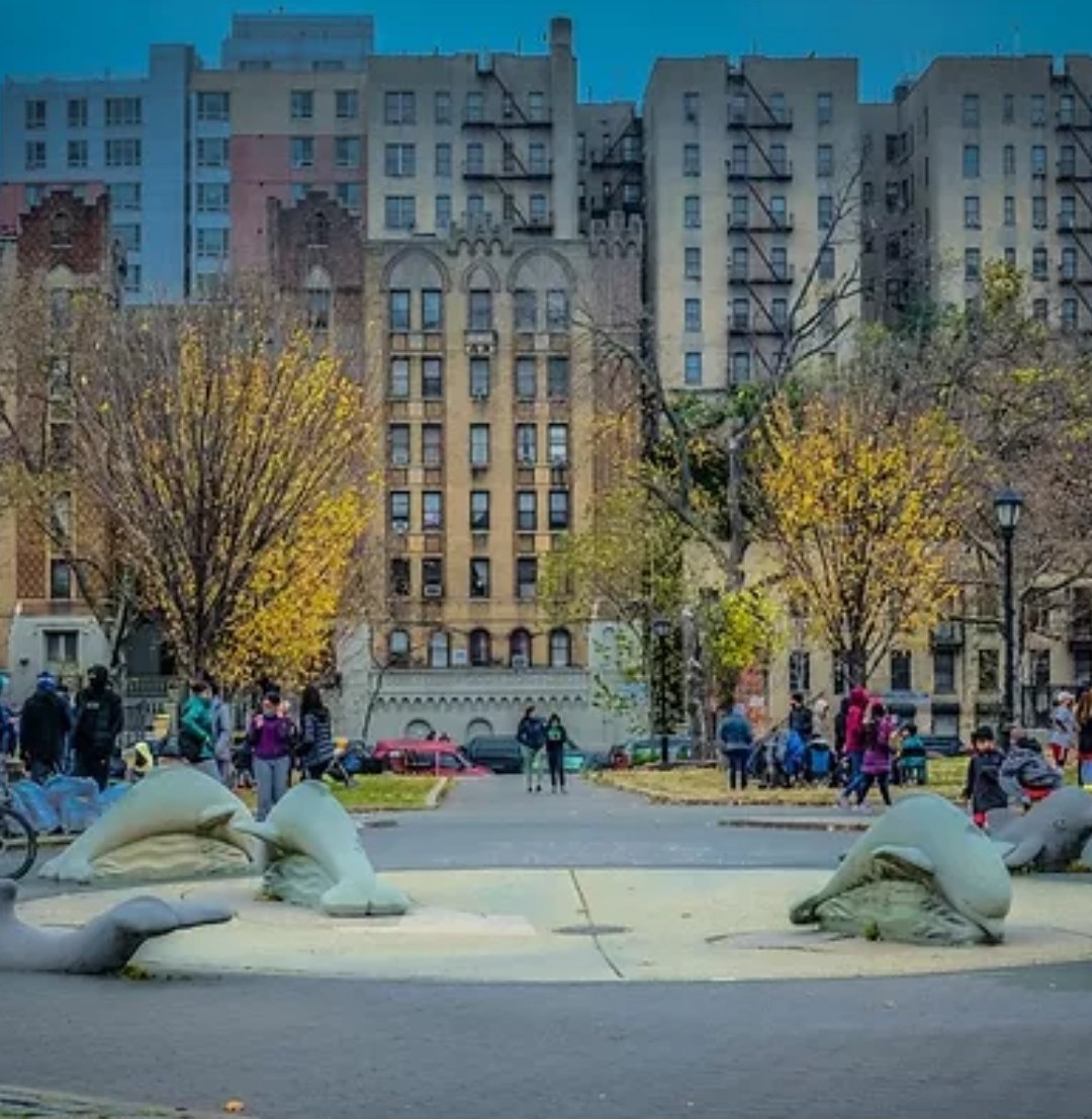 Friendsof4Parks's tweet photo. Show your parks some ♥️
Come out to our #MullalyPark clean-up this weekend

Meet by 🐬 ⛲ at 11 AM
Snacks provided 😋

Details below👇 https://t.co/NsZt7U2WOm
#TheBronx #NYC #ZeroWasteNYC
@PfPNYC @NYCParks https://t.co/bGvVLlpqvD