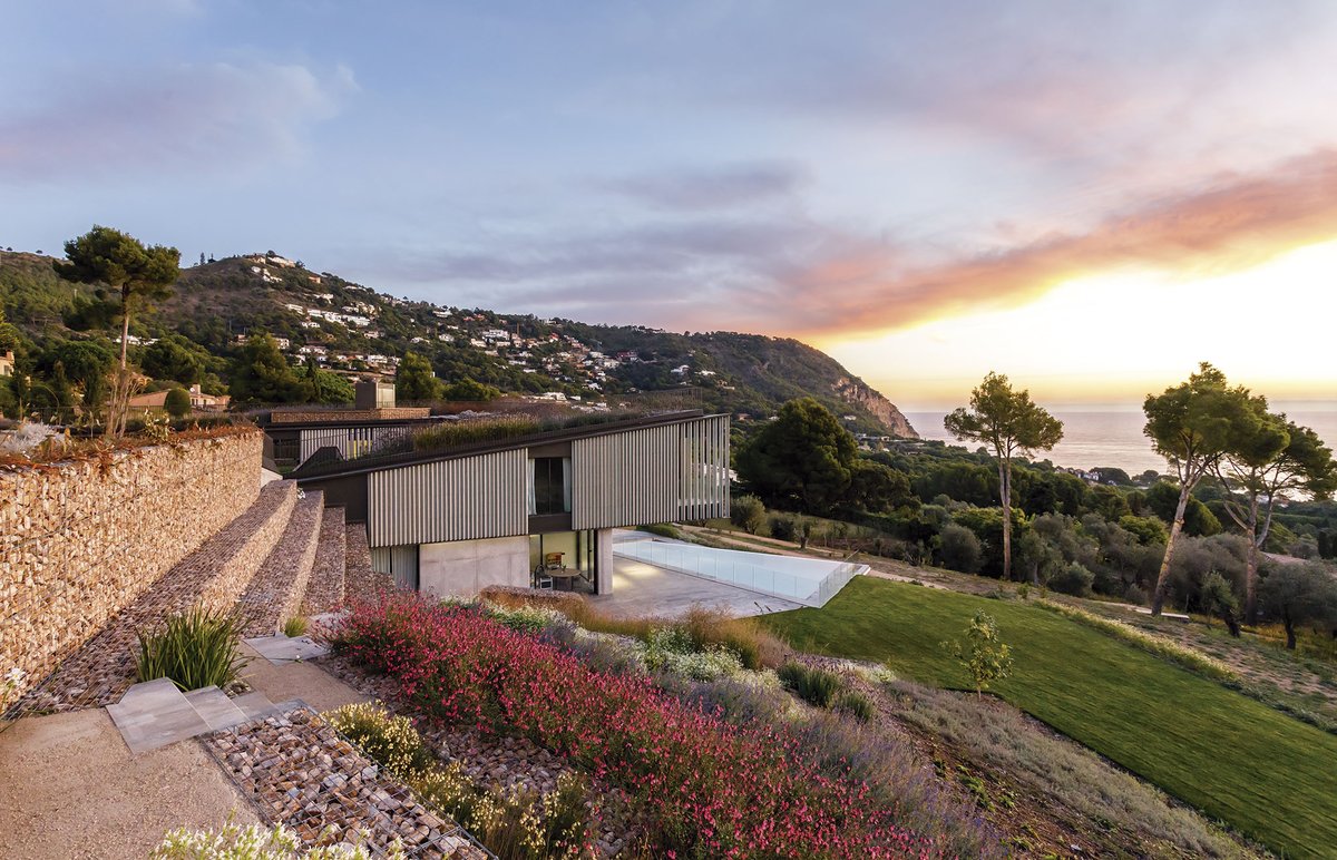 METALOCUS's tweet photo. The way the house is designed seeks morphological coherence in favor of concepts such as efficiency. https://t.co/LxNczNJiVM