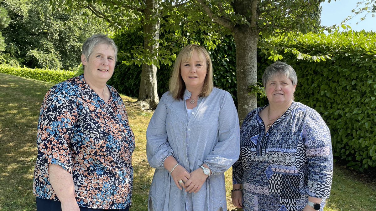 Education Minister <a href="/MMcIlveenDUP/">Michelle McIlveen</a> met with Geraldine McGaughey and Shirley Whyte from Assistance Dogs NI to discuss the positive difference canine therapy can make to the emotional wellbeing of children and young people in educational settings