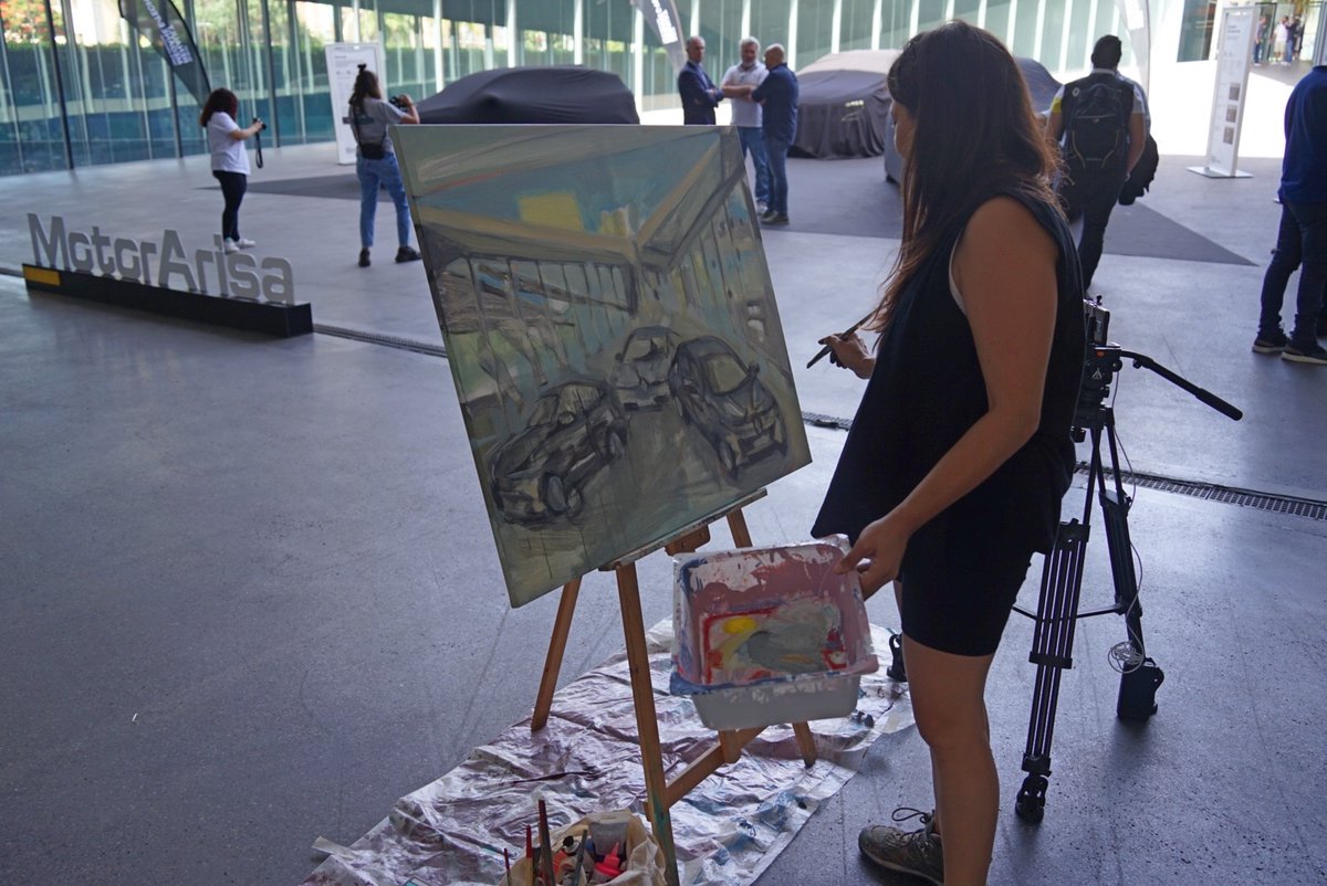 MotorArisa's tweet photo. El @teatenerife nos abrió sus puertas el pasado viernes para la presentación del Nuevo Megane E-Tech 100% eléctrico, en el que el arte se hizo notar en todos los sentidos, gracias a las artistas Paula Calavera y 
Kiki Violán, que amenizaron el espectáculo con su talento. 💥 https://t.co/UeBahxRNbI