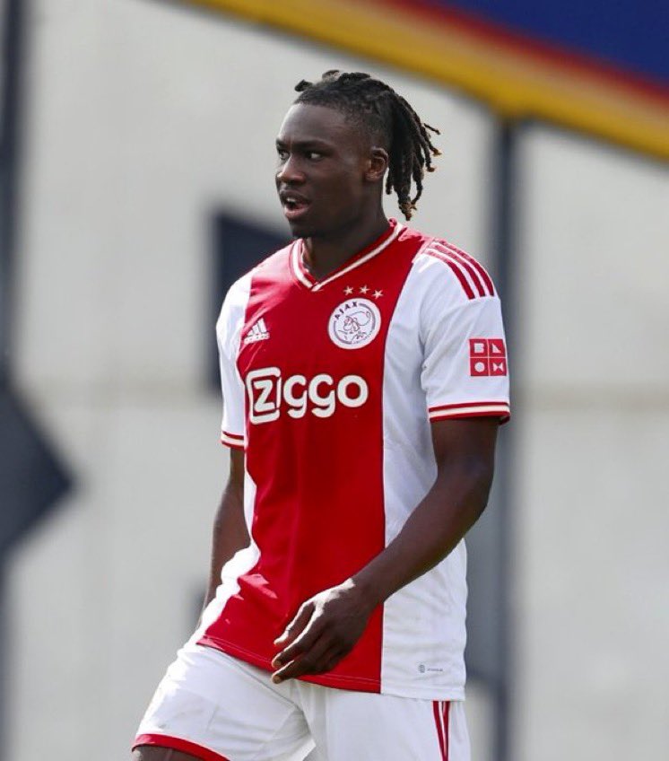 Noooooo, look at him 🥹 All the best <a href="/CalvinBassey/">Calvin Bassey</a> 💙 #Ajax #RangersFC #OneOfUs 🇬🇧