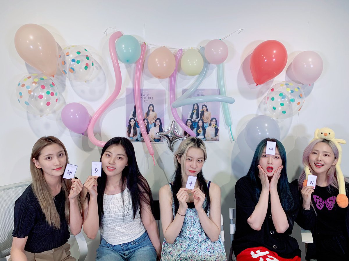 BVNDIT_official's tweet image. [🎂] HAPPY BVNDITBUL DAY❤
✨BVNDITBUL 3rd Anniversary✨

🌻반딧불 생일을 마무리하며🌻
🫶🏻내년 반딧불DAY에 만나요🫶🏻

#BVNDIT #밴디트
#BVNDITBUL #반딧불
#3yearsWithBVNDITBUL