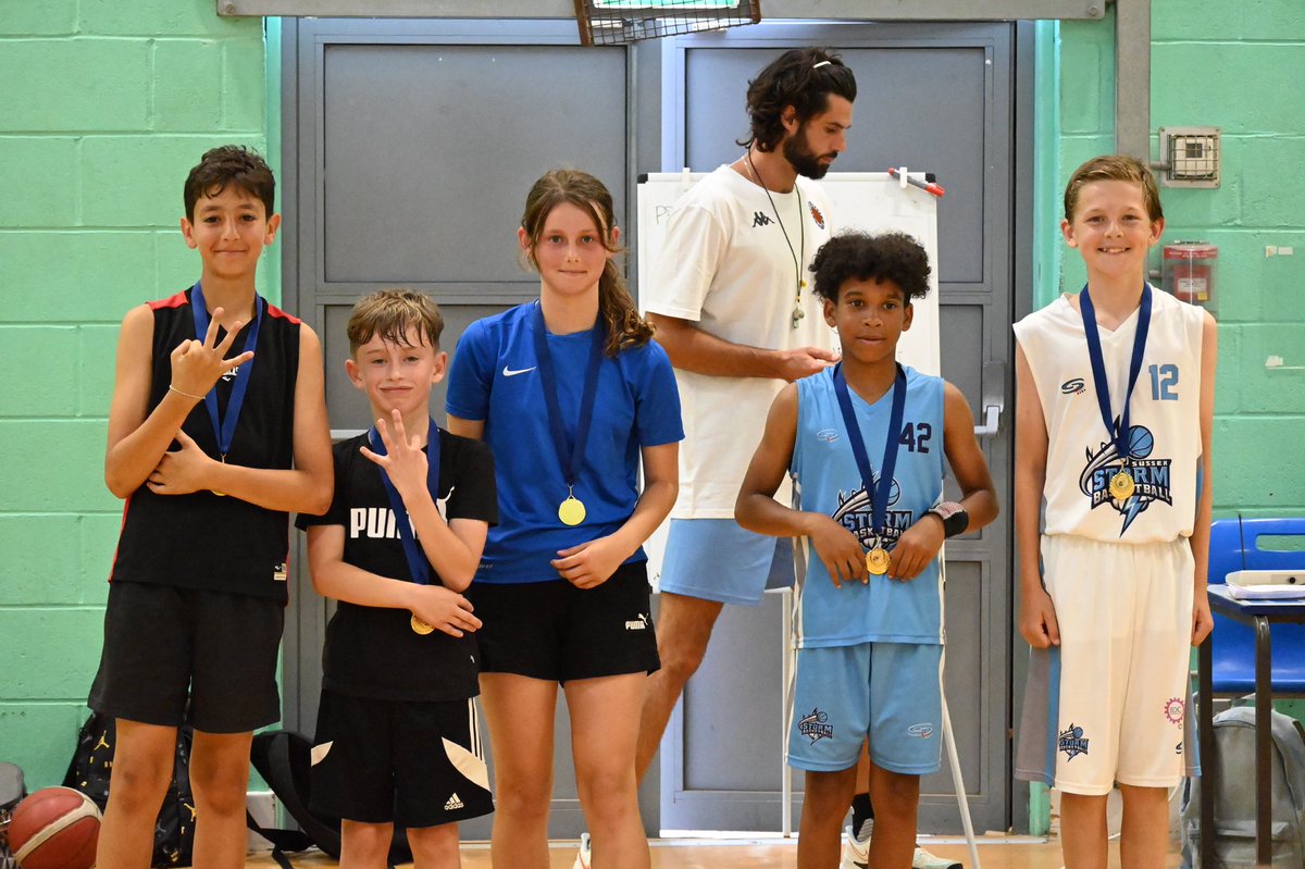 SCEBasketball's tweet image. Big shout out to our Summer City League “All-Star 5” who impressed the coaches with their performance over the four weeks of league play and playoffs. From left to right Amin, Zach, Amelia, Ray and James..
#southcoastelite #cityleague #brighton