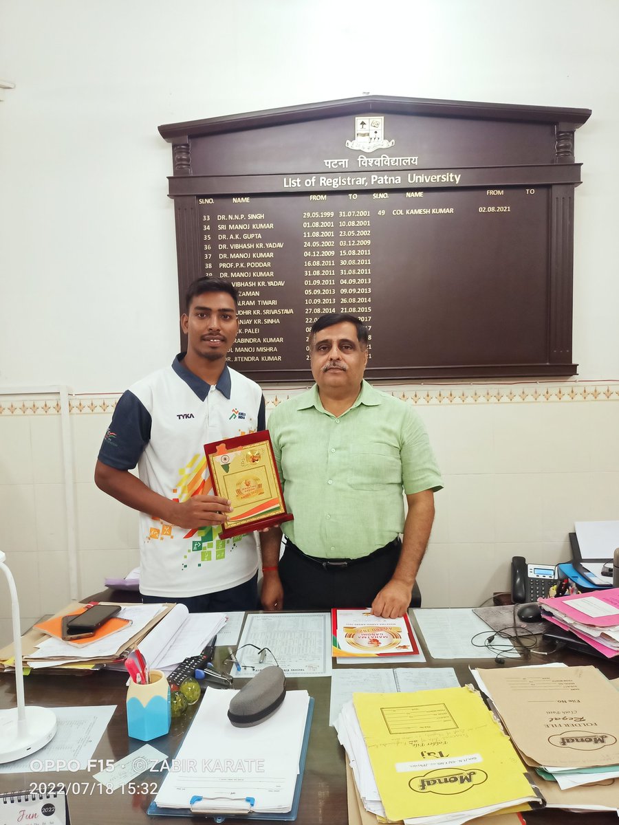 KarateZabir's tweet photo. महात्मा गांधी अवार्ड मिलने के बाद पटना विश्वविद्यालय के कुलपति , कुलसचिव , छात्र कल्याण अध्यक्ष एवं पटना महाविद्यालय के प्राचार्य एवं उर्दू विभाग के विभागाध्यक्ष से मिलकर सबका आशीर्वाद प्राप्त किए ।
#PatnaUniversity #patnacollege #awards2022 #karate #India 
@AIUIndia @kheloindia https://t.co/hX4NQxjzp8