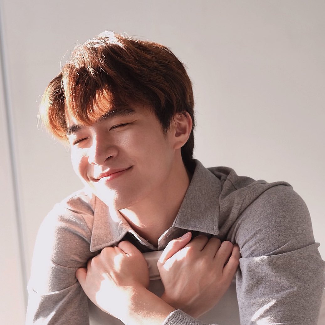 EarthTeerapatPH's tweet photo. ME WHENEVER I WATCH MY SECRET LOVE THE SERIES 😌❤️

Photo Cr: @_KhunDin_ ig
#Earthlings #EarthTeerapatPH #EarthTeerapat #คุณดิน #Khundin 🐰 https://t.co/EZRuYCNlCJ