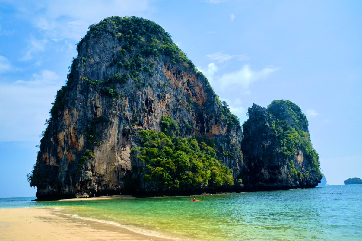 Jet7One's tweet photo. Find your climbing mecca in #TonsaiBeach. You can choose from hundreds of climbing cliffs, ranging from 6a+ to 8c
#travelling #climbing #locals #Thailand https://t.co/UlEdYEfq1o