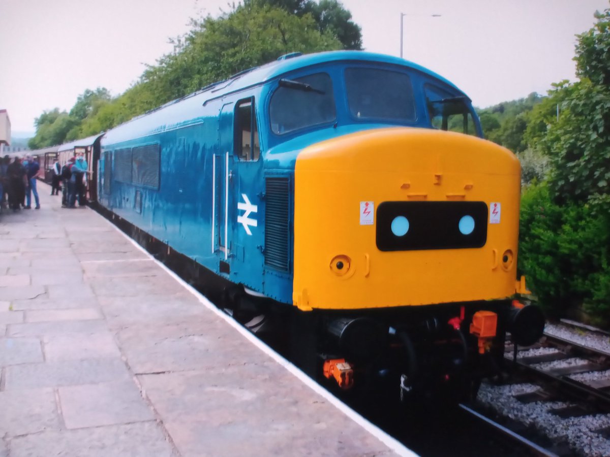 MarkTur31918229's tweet photo. Class 45 no 45108 on arrival at Rawtenstall with the 12.30 service from Heywood during the East lancs railway summer diesal gala in July last year. https://t.co/kNb4xowgpU