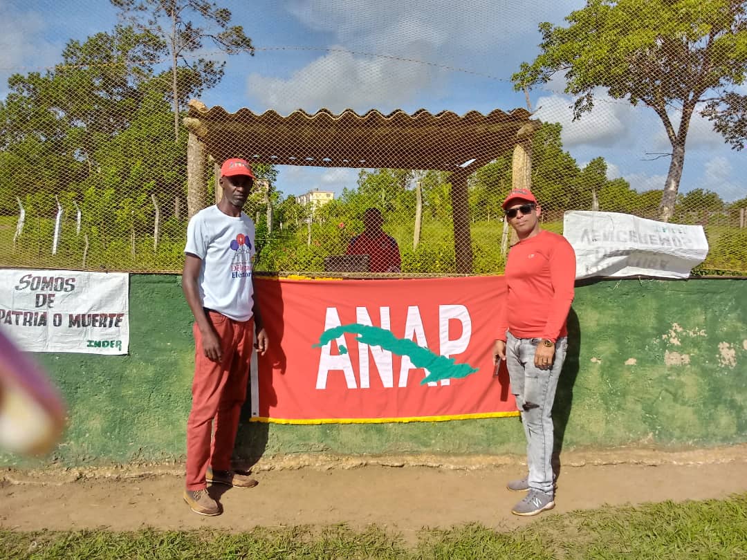 LivanFuentes1's tweet photo. La ANAP, Consejos Populares y el movimiento deportivo pinero en fiesta beisbolera.
#CubaporlaPaz
#IsladelaJuventud https://t.co/Gs4btMt26R