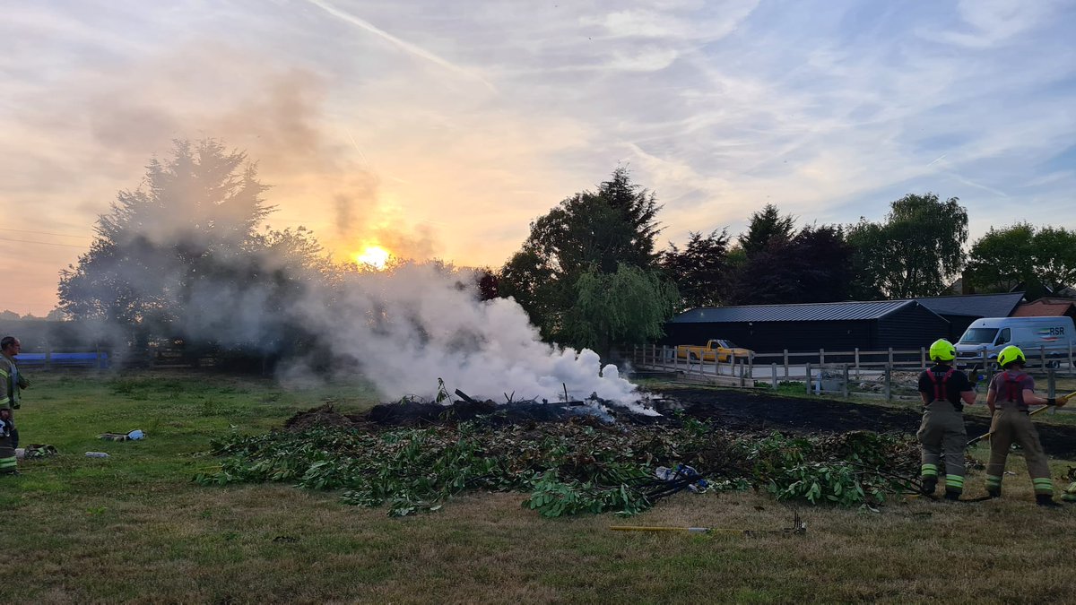 We were called out this bonfire on Saturday and it had to be extinguished, as it was near to crops. Do you need a bonfire during this weather? Embers can drift some distance and start another fire v.quickly in this hot spell, potentially with devastating consequences + Be Safe!