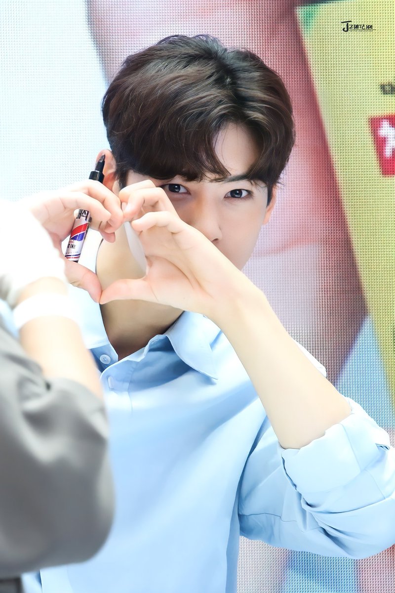 Jzpatch25's tweet photo. 220716 삼화 팬싸 여의도 
하트하트 💜❤️

#아스트로 #차은우 #ชาอึนอู
#ASTRO #CHAEUNWOO @offclASTRO https://t.co/aNmUn4utOP
