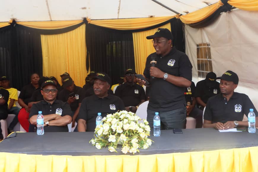 TRATanzania's tweet photo. #TEGETA Kamishina wa Kodi za Ndani wa TRA, Bw. Herbert kabyemela leo 18.07.2022  amezindua Bahati nasibu iliyoandaliwa na mkoa wa Kikodi wa Tegeta ambapo Mnunuzi yeyote kuanzia leo hadi tarehe 3 Oktoba, 2022  anaweza kujishindia zawadi kwa kudai risiti halali ya #EFD. https://t.co/TD92UK2M9y