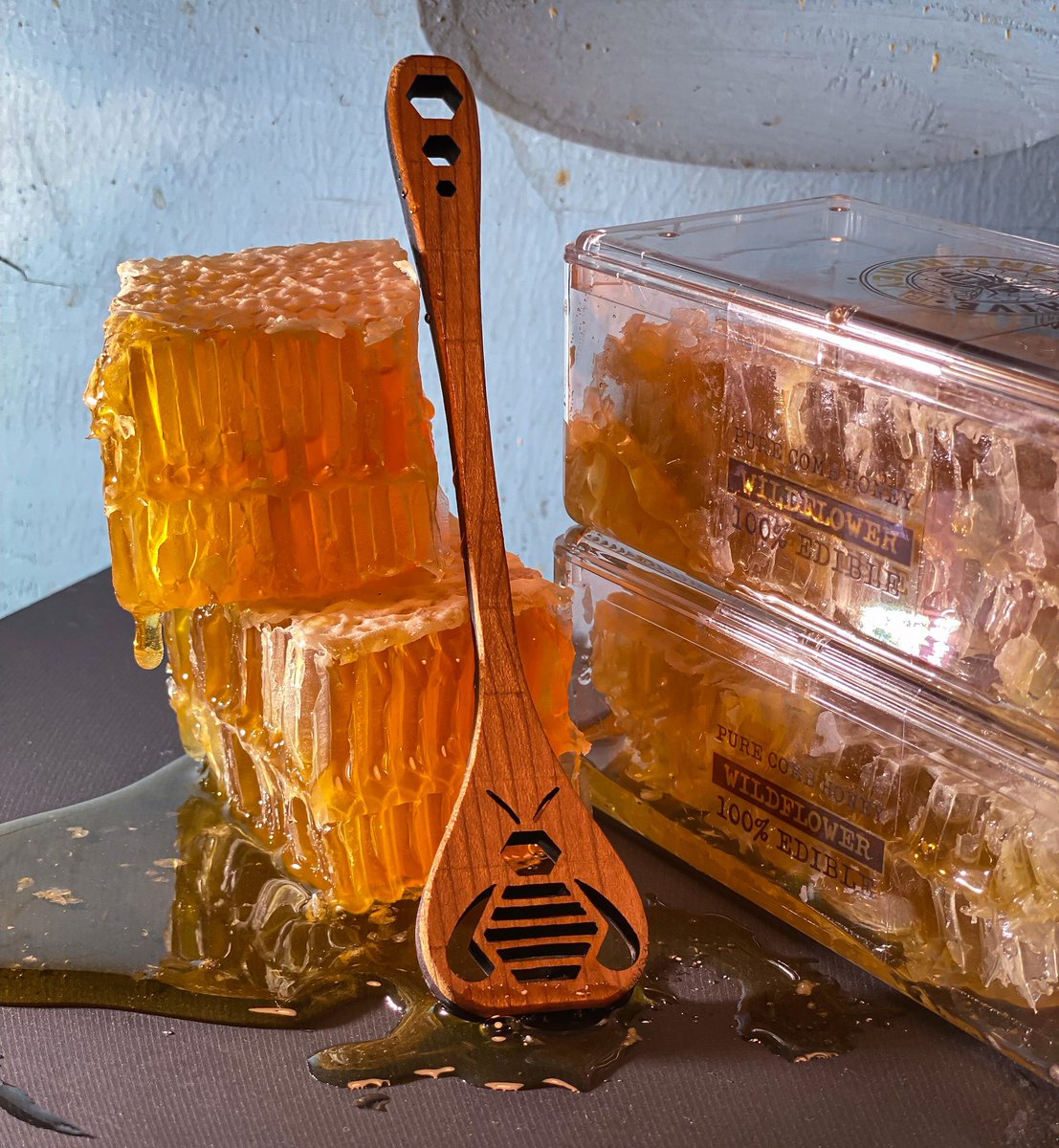 ApisHive's tweet photo. Online Store is Live🔥
Check out our raw honeycomb🍯
Free Shipping and 5.75oz Sampler Included🚛
https://t.co/nxOT8Us8kA
🔽
https://t.co/yuFmPMXKoY https://t.co/4PCHInit3N