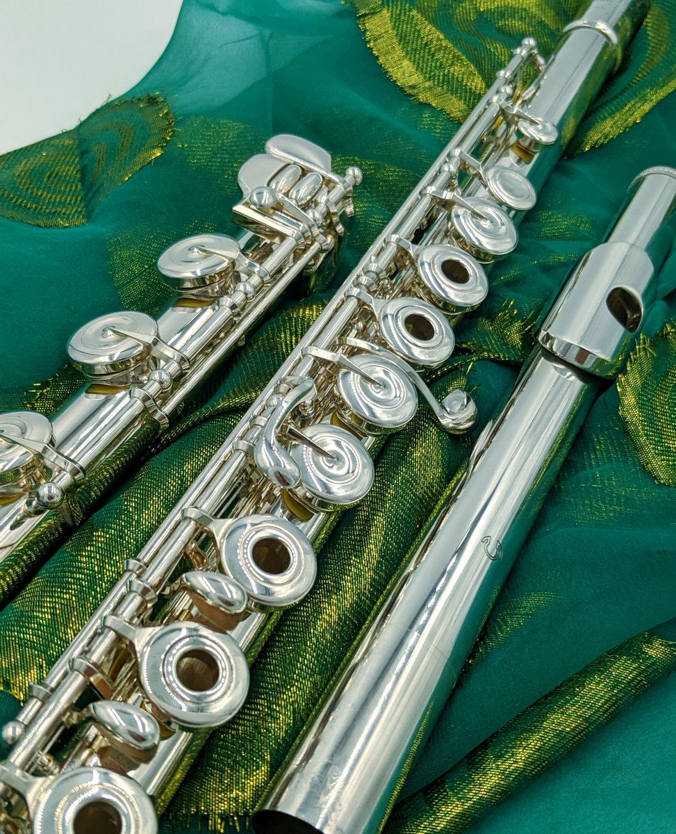 AllFlutesPlus's tweet image. We've got a gorgeous secondhand Muramatsu EX-RB with inline G, in excellent condition (looks almost new). £2750
Purchase here: bit.ly/3yYmhG1

@muramatsuflutes @muramatsu_america #secondhandflute #silverflute #fluteplayers #flutesection #flutesofinstagram #flutelessons