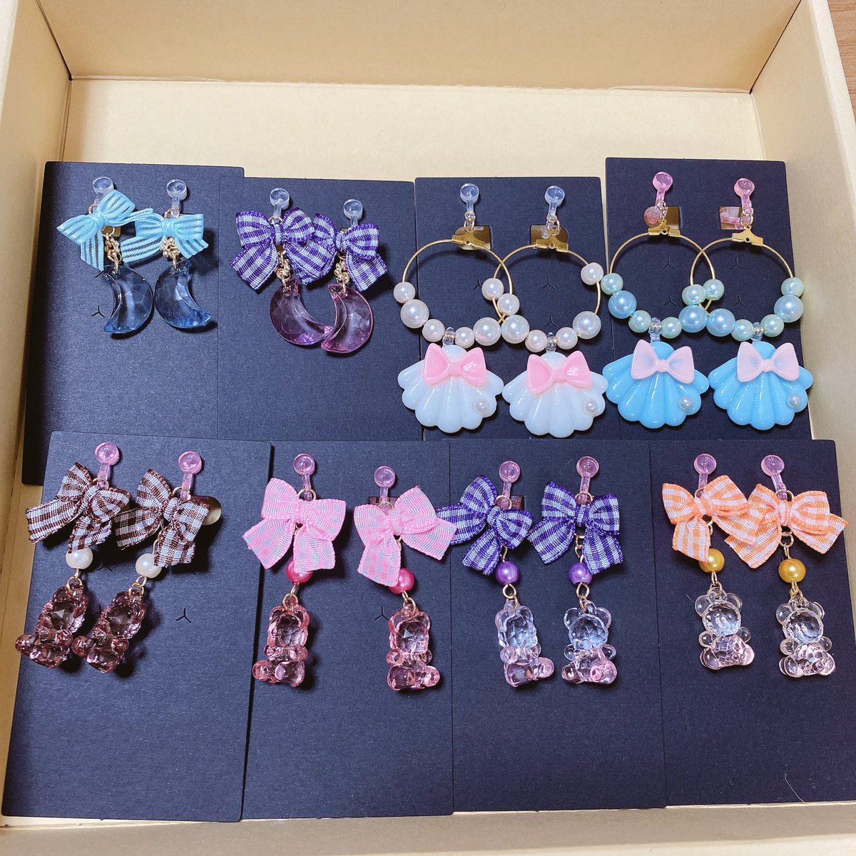 F__28k's tweet photo. アクセサリー作りに
ハマった私…
可愛いのができると気分��up
やる気もアップ𓂃 𓈒🌻*｡ﾟ

 #ハンドメイドアクセサリー 
 #ハンドメイド 
 #ハンドメイド好きさんと繋がりたい 
 #今日のたにゃの作品 https://t.co/t2yE0gEMCu